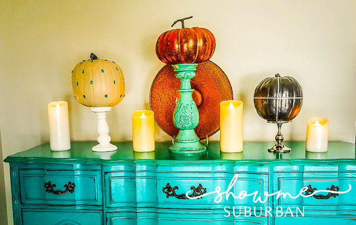 Looking to create glamorous, understated fall décor? Learn to mix and match seasonal and non-seasonal décor to create your own fall décor mashup! Great for Halloween, Thanksgiving, and all through fall. Ideas for jeweled pumpkins, fall vignettes, and easy fall decorating!