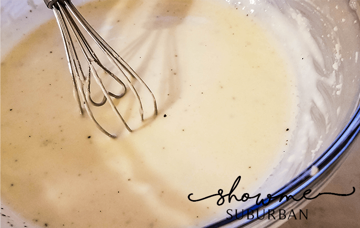 Save your diet and top your pasta with this skinny alfredo sauce! This low-calorie recipe is the perfect topper for a light and healthy dinner for two, and can be easily doubled or tripled to feed a family of 4 or more. #healthy #skinnyfood